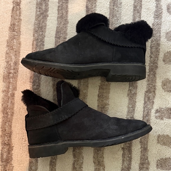 UGG Women's Zariyah Black Ankle Boots - Picture 5 of 7